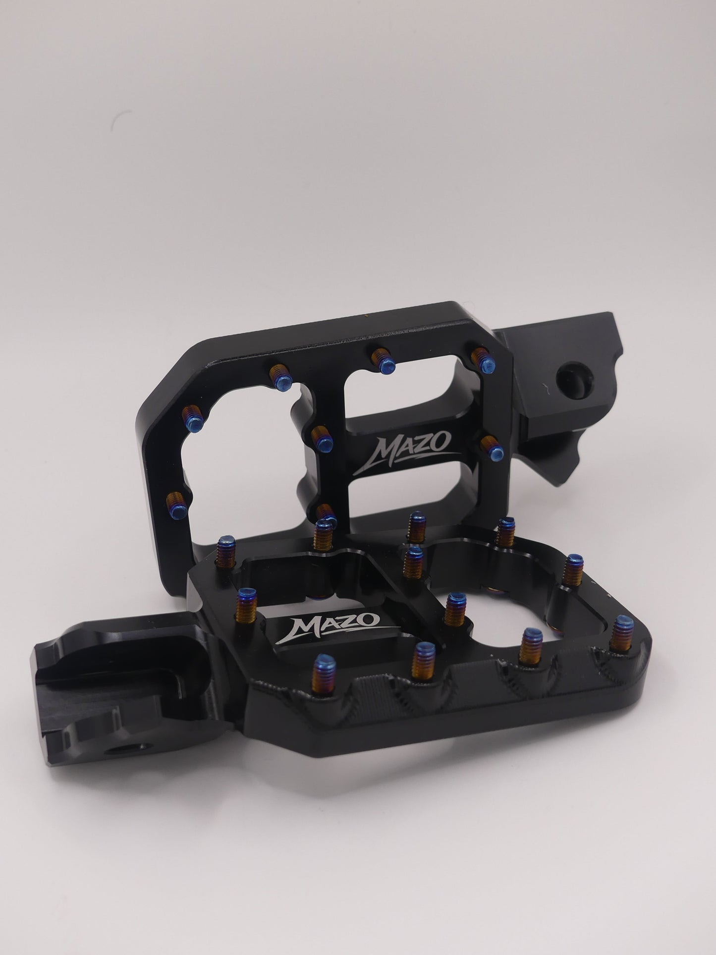 Yozma/Tuttio wide pegs